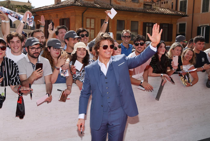 Tom Cruise continues to make headlines with his grand gestures of love