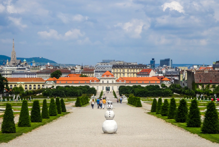 Pexels | Nico | Vienna emerges as the most family-friendly city in Europe, boasting a unique blend of affordability, low pollution, and safety.