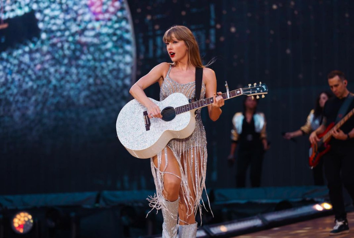 taylorswift | Instagram | Taylor's Version of 'Starlight' from Red Taylor's Version on her guitar.