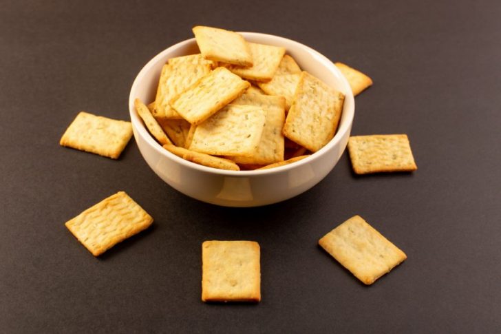 Are saltine crackers healthy?