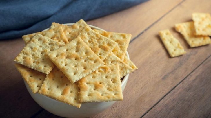 Are saltine crackers healthy?